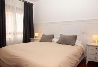 San Policarpo has Balcony rooms