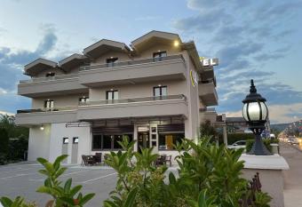 Hotel Holiday has Balcony rooms