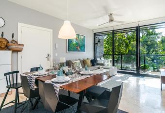 Luxury Condo with WiFi, BEACH Club & GOLF & Pools has Balcony rooms