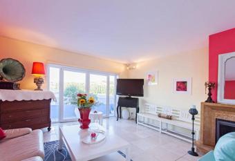 CAMINHOS DE SANTIAGO - VillaMaria BEACH HOUSE has Balcony rooms