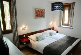 La Dent-du-Midi H  tel & Restaurant has Balcony rooms