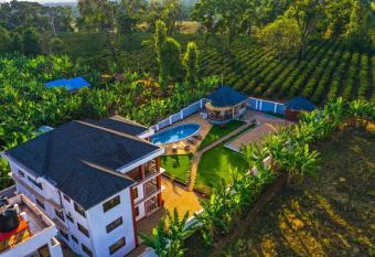 Dual Mountain View Lodge has Balcony rooms
