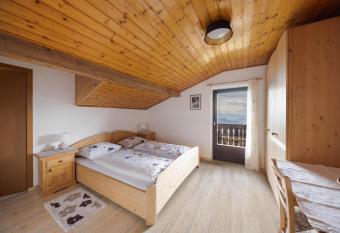 Malgorerhof Lavendel has Balcony rooms