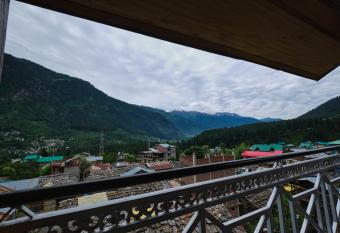 Voyageur Nest allows 18 year olds to book a room