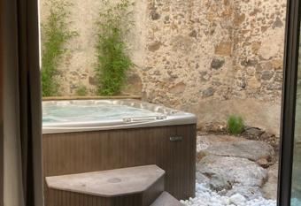 Loft de charme allows 18 year olds to book a room