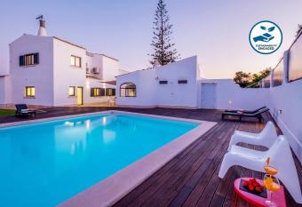 Villa Benagil Boutique by Algarve Vacation allows 18 year olds to book a room