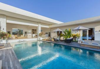 Costa Azzurra Villas allows 18 year olds to book a room