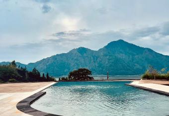 The Breezy Volcano has Balcony rooms