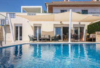 Apartment Abelha has Balcony rooms