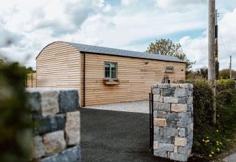 View 44 Newcastle has rooms with a private hot tub