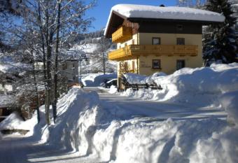 Haus Holzer has Balcony rooms
