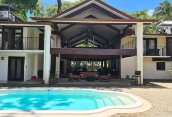 Hona Beach Hotel has Balcony rooms