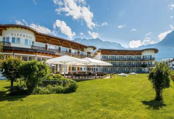Best Western Plus Hotel Alpenhof allows 18 year olds to book a room