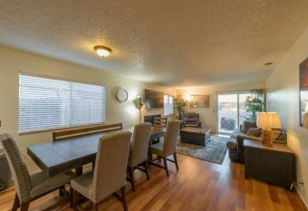 Chico Red Elephant Inn has Balcony rooms