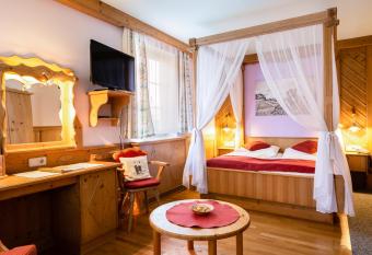 Scharfegger s Raxalpenhof - Zuhause am Land has Balcony rooms