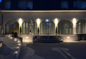 Hotel Cavallo Bianco allows 18 year olds to book a room