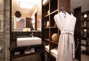 InterContinental Gen  ve, an IHG Hotel allows 18 year olds to book a room