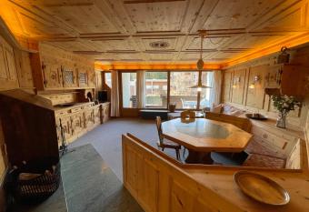 Charmante Chalet-Wohnung im Ski-/ Wanderparadies has Balcony rooms