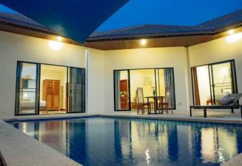 AnB poolvilla 3BR walk private beach in pratamnak has Balcony rooms