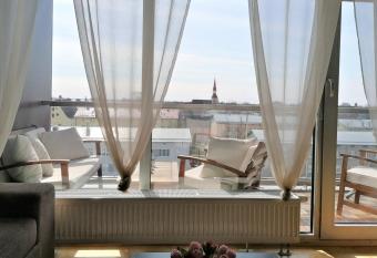 Aida 5 City Center Apartment has Balcony rooms