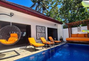 King s Home Villa has rooms with a private hot tub