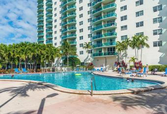 Miami Apartment Vacation has Balcony rooms