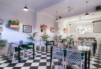 OYO Townhouse 447 Hotel Teg Royal allows 18 year olds to book a room