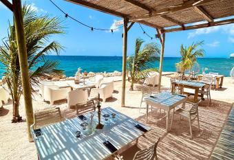 BijBlauw has Balcony rooms