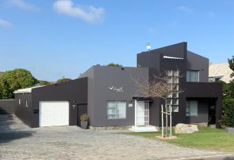 Seagull Hermanus has Balcony rooms