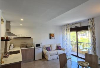 Apartamento con piscina a unos metros de la playa has Balcony rooms