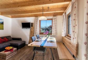 Ferienwohnung Rupertiwinkl has Balcony rooms