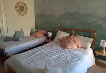 Chez Chantal has Balcony rooms