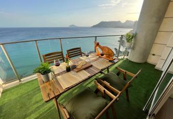 CLP- Primera linea vistas piscina y parking has Balcony rooms