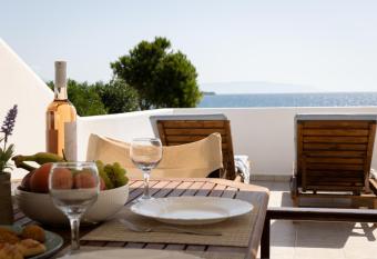 Seample studios has Balcony rooms