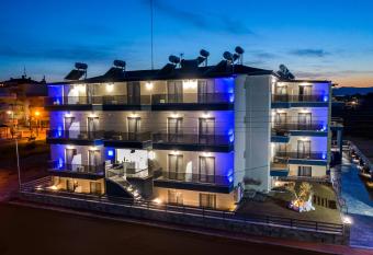 ASTERAS STUDIOS allows 18 year olds to book a room