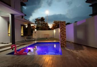 Villa with private Pool and Sauna @ Nilai has Balcony rooms