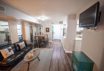 Right on The Strip - 3BR Condo 1110 allows 18 year olds to book a room