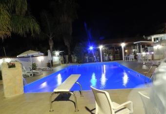 All Ombra Del Noce B&B has Balcony rooms