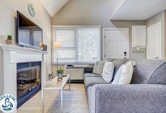 Mountainside Loft has Balcony rooms