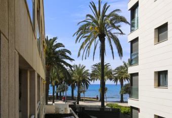 Gongora Planet Costa Dorada allows 18 year olds to book a room