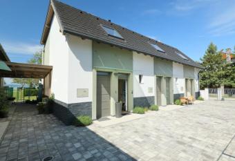 Keszeg Apartman has Balcony rooms