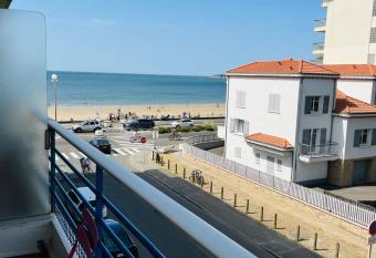 STUDIO + La Baule 20m de la mer has Balcony rooms