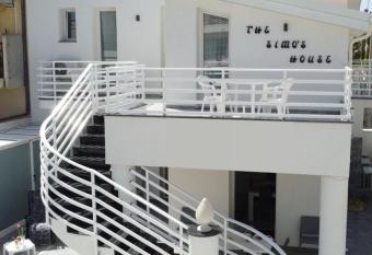 The Simo s House Camere a Marzamemi allows 18 year olds to book a room