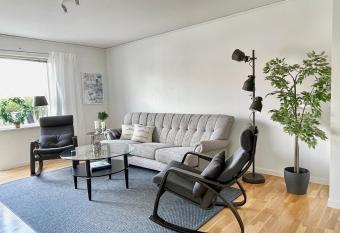 Bj  rk  , l  genhet n  ra bad och G  teborg allows 18 year olds to book a room