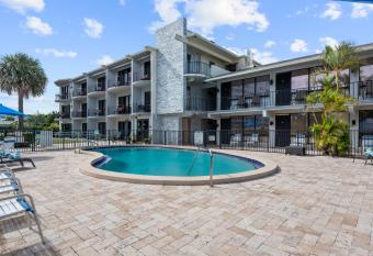 Avalon by EVRentals has rooms with a private hot tub