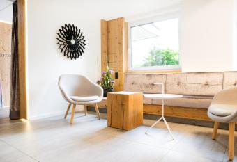 Hotel Rad allows 18 year olds to book a room