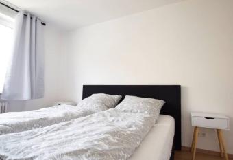 Traumhafte 3-Zimmer Wohnung allows 18 year olds to book a room