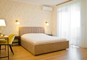Amber Studio Oradea allows 18 year olds to book a room