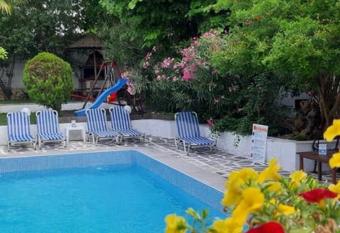 Studios Kalireas has Balcony rooms