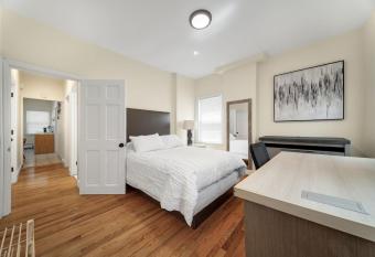 2BD/1BTH Newly Renovated Apt at Boston City Center allows 18 year olds to book a room